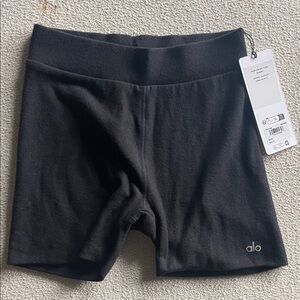 NWT Alo Alolux me time Bike Shorts, Sz small